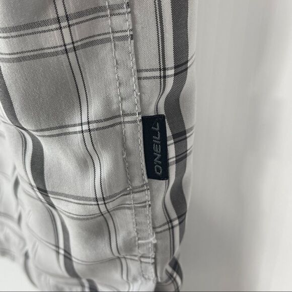 O'Neill Shirt Short Sleeve Button Up Black Gray Plaid Camp Men's Size Medium - Picture 5 of 8